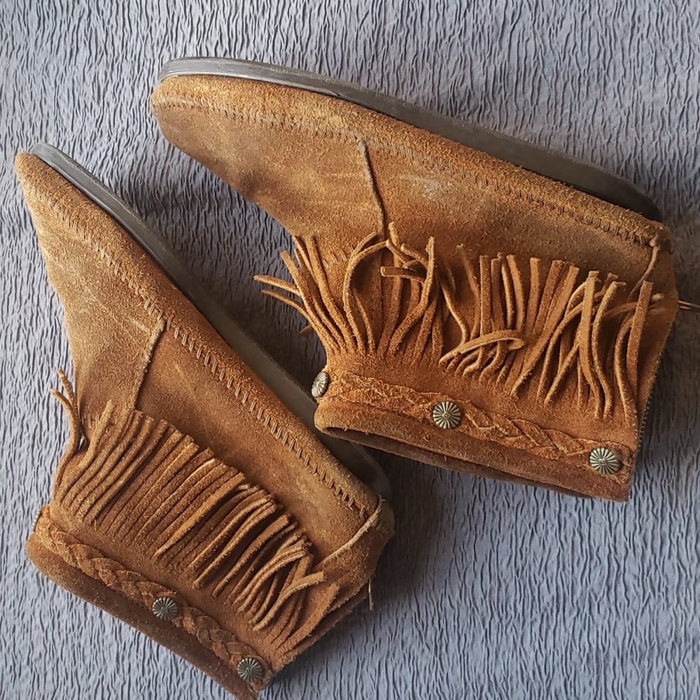 Minnetonka suede fringe booties
